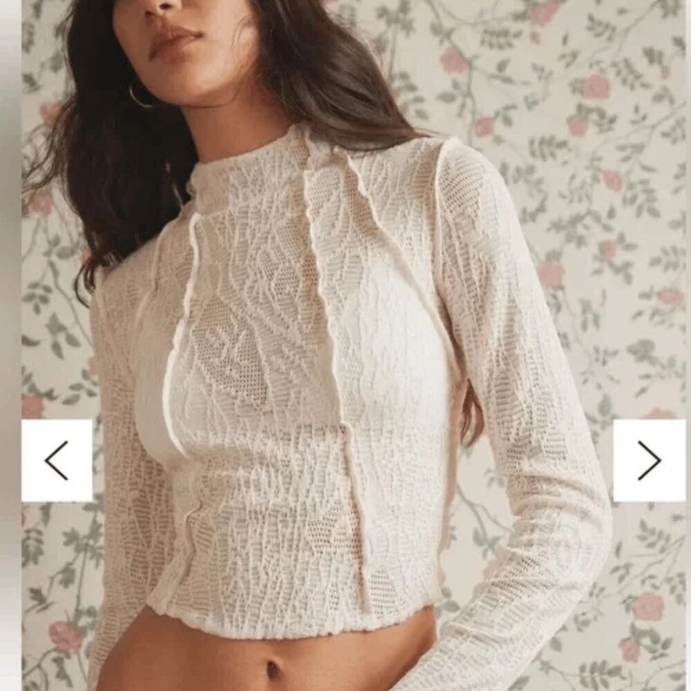 Kimchi Blue Cream Textured Mock Neck Boho Festival Long Sleeved Cropped Shirt L